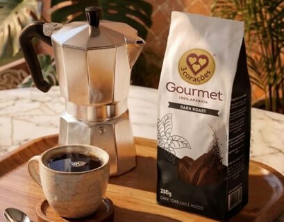 Cafe 3 Coracoes gourmet Dark Rost sendo servido