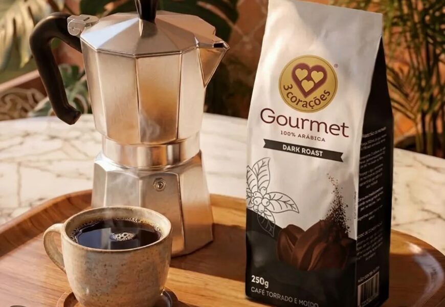 Cafe 3 Coracoes gourmet Dark Rost sendo servido