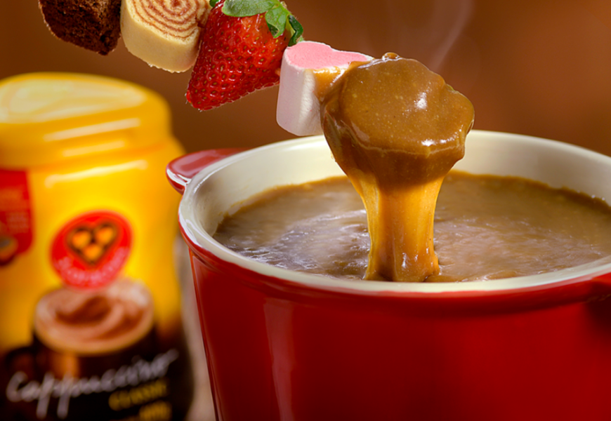 Receita de Fondue de cappuccino 3 Coracoes na penela vermelha